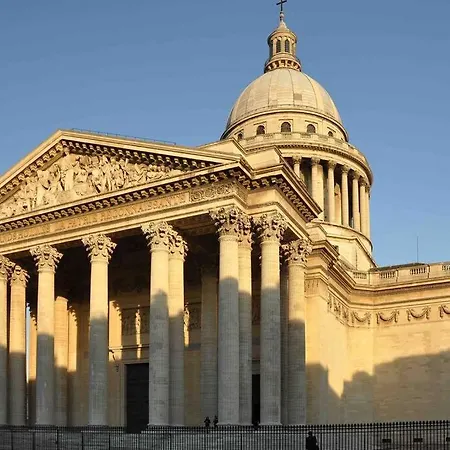 Magnifique De 110m2 - Grand Parking- Pas Loin De Paris Villa